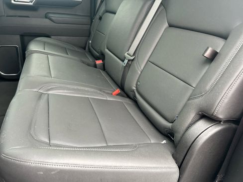 Used 2025 GMC Sierra 1500 SLT image 8