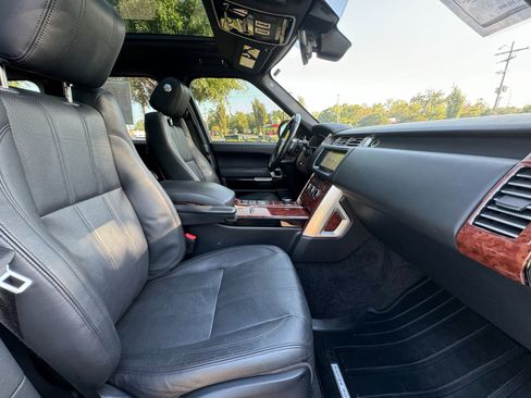 Used 2017 Land Rover Range Rover HSE image 32