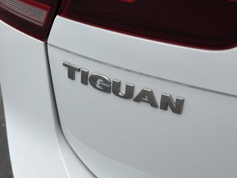 Used 2019 Volkswagen Tiguan S FWD image 35