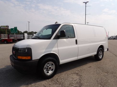 Used 2022 GMC Savana 2500 RWD image 3