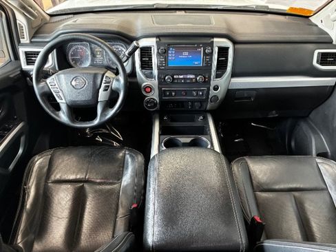 Used 2017 Nissan Titan PRO-4X w/ Pro-4x Convenience Package AWD/4WD image 3