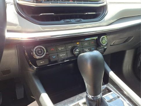 Used 2022 Jeep Compass Limited AWD/4WD image 19