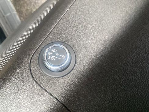 Used 2023 GMC Acadia SLE w/ Elevation Edition image 18