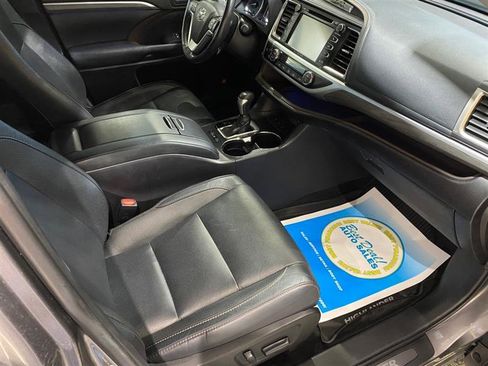 Used 2019 Toyota Highlander Limited Platinum image 29