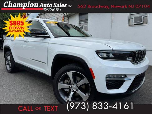 Used 2023 Jeep Grand Cherokee Limited AWD/4WD image 1