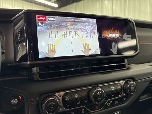 New 2025 Jeep Gladiator Rubicon image 18