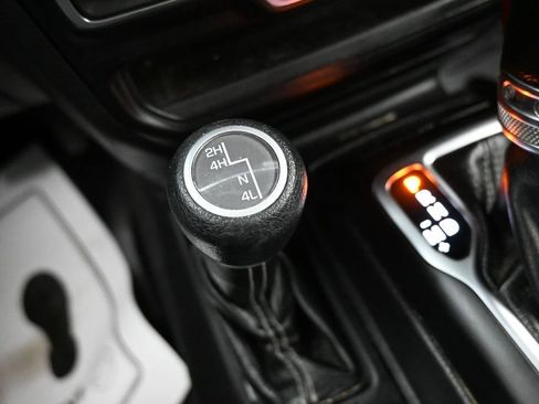 Used 2021 Jeep Wrangler Unlimited Sahara AWD/4WD image 22