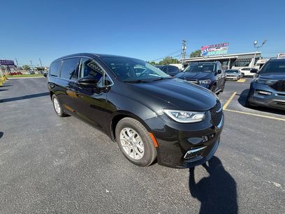 Used 2023 Chrysler Pacifica Touring-L