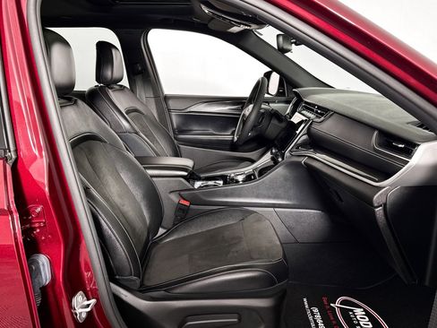 Used 2023 Jeep Grand Cherokee Altitude image 36