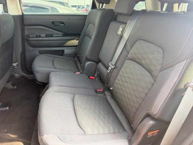 Used 2023 Nissan Pathfinder SV AWD/4WD image 12