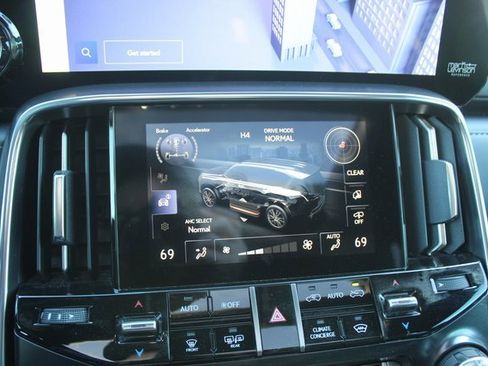 Used 2024 Lexus LX 600 4WD w/ Luxury Package image 39