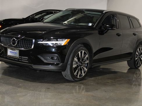 Used 2021 Volvo V60 T5 Cross Country w/ Climate Package image 5