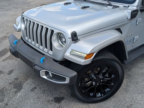 Used 2023 Jeep Wrangler Unlimited Sahara w/ Cold Weather Group AWD/4WD image 13