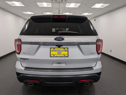 Used 2018 Ford Explorer XLT w/ Equipment Group 202A image 5
