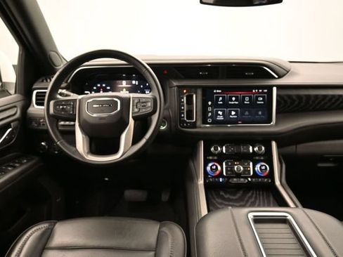 Used 2023 GMC Yukon Denali RWD image 9