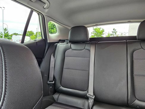 Used 2025 Chevrolet Trax LT w/ LT Convenience Package FWD image 24