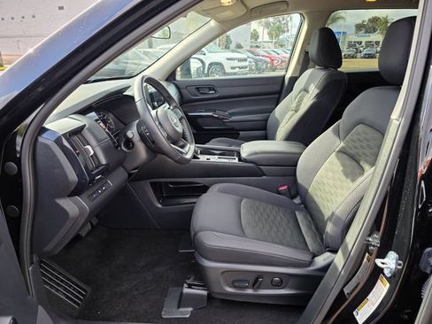 Used 2025 Nissan Pathfinder SV FWD image 16