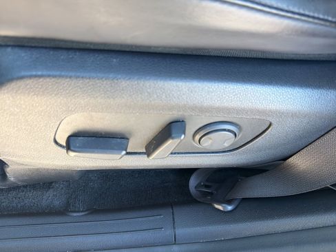 Used 2024 Kia Carnival EX image 14