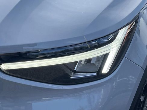 Used 2025 Volvo XC40 B5 Core w/ Protection Package Premier image 9