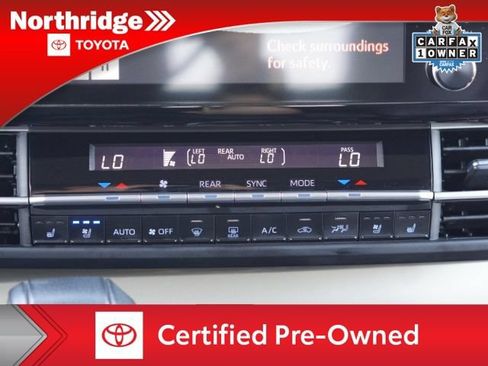Certified 2024 Toyota Sienna Platinum FWD image 30