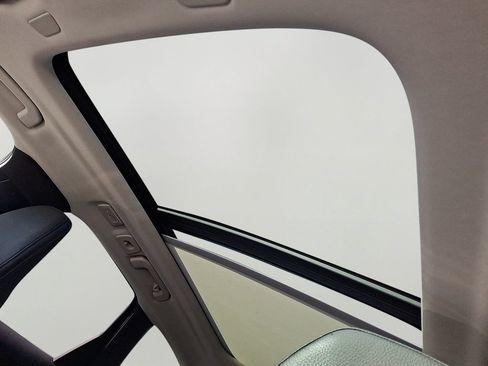 Used 2025 Volvo XC60 B5 Plus AWD/4WD image 14
