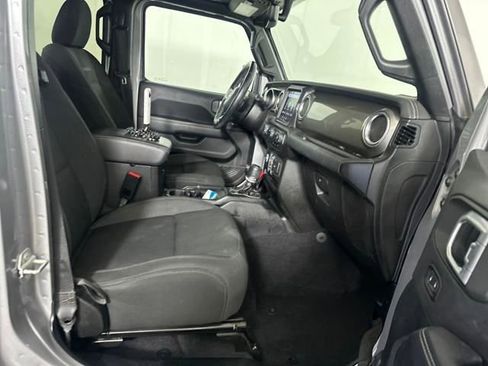 Used 2020 Jeep Wrangler Unlimited Sahara image 29