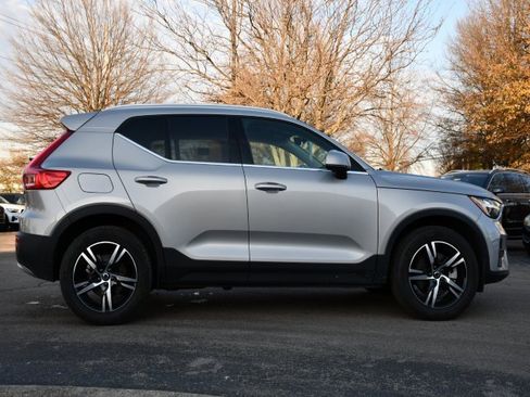 Certified 2025 Volvo XC40 B5 Core image 8
