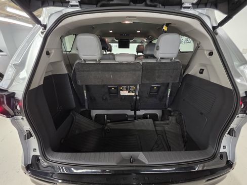 Used 2022 Toyota Sienna Limited AWD/4WD image 16