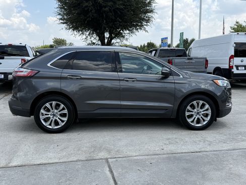Used 2019 Ford Edge Titanium FWD image 3