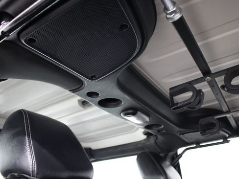 Used 2016 Jeep Wrangler Unlimited Rubicon AWD/4WD image 19