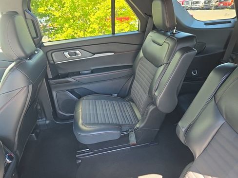 Used 2025 Ford Explorer ST-Line AWD/4WD image 30