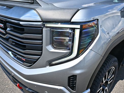 Used 2024 GMC Sierra 1500 AT4 w/ Technology Package AWD/4WD image 17
