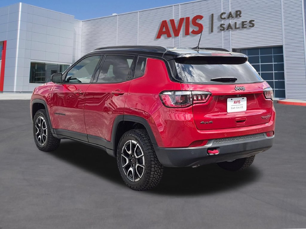Used 2025 Jeep Compass Trailhawk AWD/4WD image 9