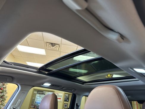 Used 2022 Subaru Ascent Touring w/ Popular Package #2A image 8