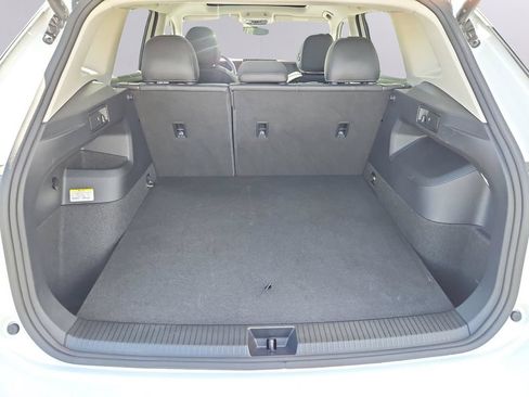Used 2025 Volkswagen Tiguan SE w/ Panoramic Sunroof Package AWD/4WD image 33