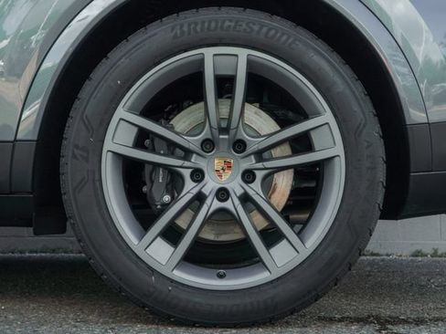 New 2026 Porsche Cayenne Coupe AWD/4WD image 13