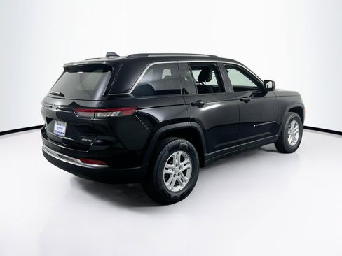 Used 2023 Jeep Grand Cherokee Laredo AWD/4WD image 5