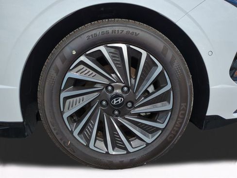 New 2025 Hyundai Sonata Limited image 11