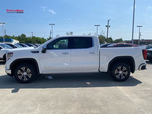 Used 2024 GMC Sierra 1500 SLT AWD/4WD image 4