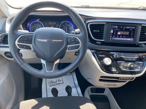 Used 2023 Chrysler Voyager LX FWD image 8