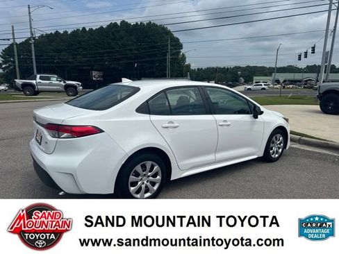 Used 2023 Toyota Corolla LE FWD image 3