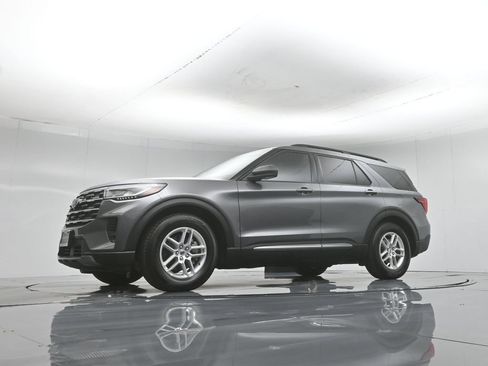 Certified 2025 Ford Explorer Active RWD image 52