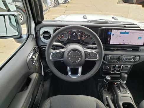 New 2025 Jeep Wrangler Unlimited Sahara AWD/4WD image 9