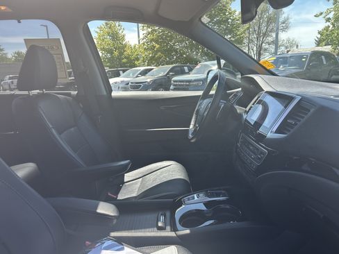 Used 2017 Honda Pilot Touring image 9