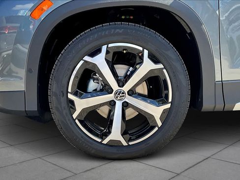 New 2026 Volkswagen Tiguan SE image 11