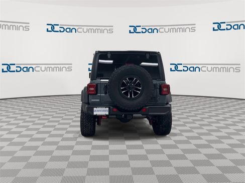 Used 2024 Jeep Wrangler Unlimited Rubicon w/ XTREMEE 35" Tire Package image 7
