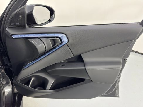 Used 2025 BMW X3 xDrive30i w/ Premium Package image 36