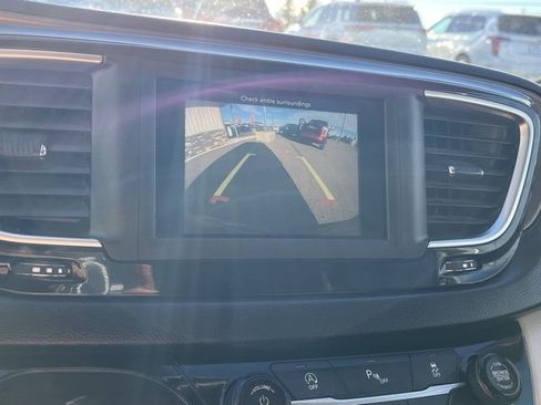 Used 2019 Chrysler Pacifica Touring image 53