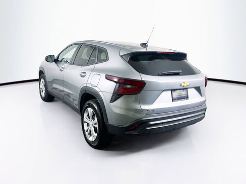 Used 2025 Chevrolet Trax LS image 5