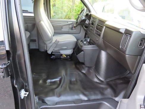 Used 2014 Chevrolet Express 3500 LS RWD image 13